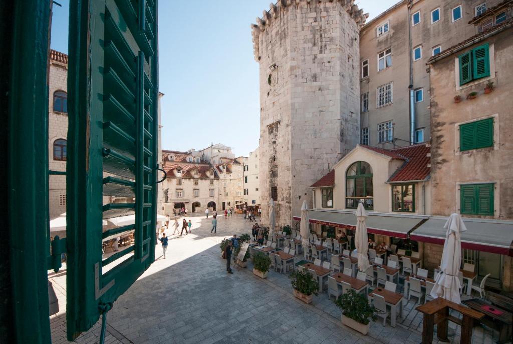 Tower Square Apartments Сплит Номер фото